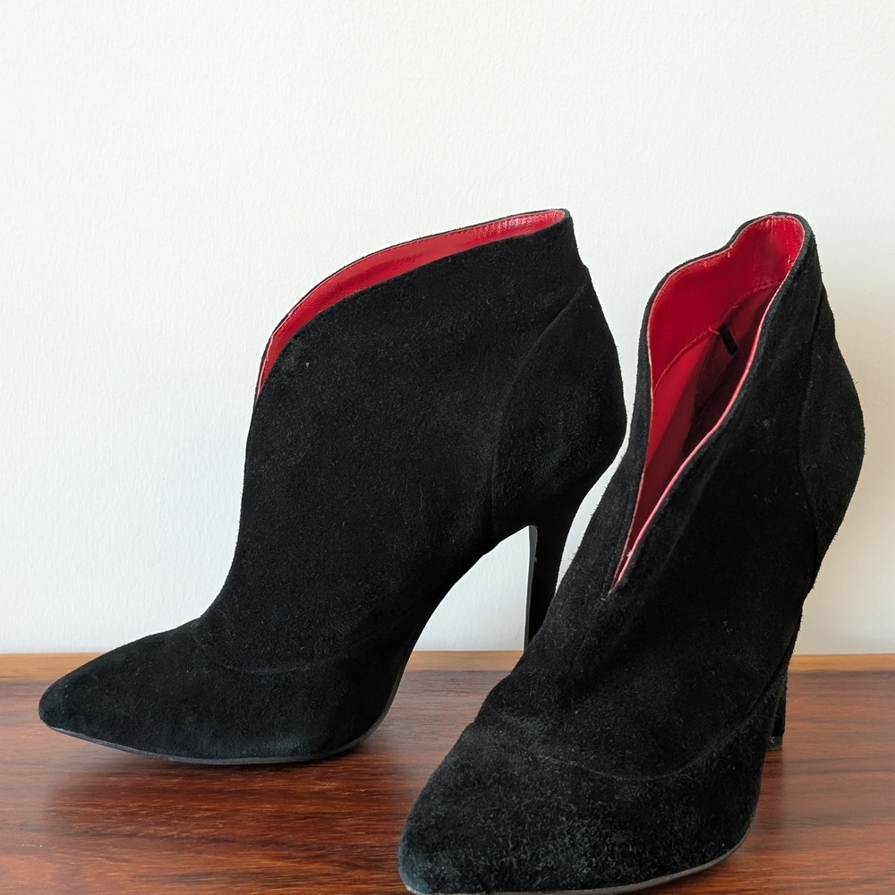 Elegant Black and Red Women's Heels - Picture 2 of 4